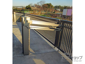 のカーゲート ワイドオーバードアS2型 手動式 施工例