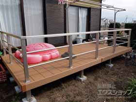のウッドデッキ リウッドデッキ 200＋シンプルモダンデッキフェンス2型＜横格子2本タイプ＞＋独立式リウッドステップ2型×1台 施工例