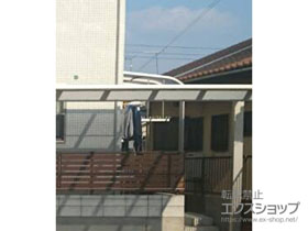 のテラス屋根 ヴェクターテラス R型 テラスタイプ 単体 積雪〜20cm対応＋吊り下げ式物干し 標準 2本入り×1セット 施工例