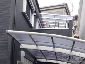 のバルコニー・ベランダ屋根 ヴェクターテラス F型 1500 屋根タイプ 単体 積雪〜50cm対応＋吊り下げ式物干し 標準 2本入り×2セット 施工例