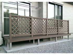 のウッドデッキ リウッドデッキ 200＋リウッドデッキフェンス2型＜ラチス格子＞ 施工例