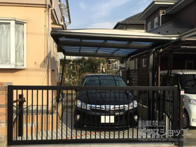 のカーポート フーゴAプラス (アーチスタイル) 積雪〜20cm対応＋着脱式サポート 標準柱22用 2本入り×1セット＋トレリスサイドパネル 施工例