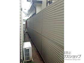 のフェンス・柵 ミエーネフェンス 目隠しルーバータイプ 2段支柱 施工例