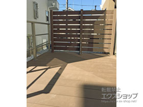 のウッドデッキ リウッドデッキ 200＋リウッドステップ5型 Sタイプ(2段)＋シンプルモダンデッキフェンス 2型＜横格子2本タイプ＞＋リウッドデッキフェンス 3型＜横スリット＞ 施工例