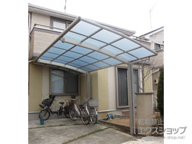 のカーポート レイナポートグラン　積雪〜20cm対応＋着脱式サポート 標準・ハイルーフ兼用 2本入り×1セット＋屋根ふき材補強部品（1セット） 施工例