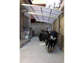 のカーポート プレシオスポート 積雪〜20cm対応＋着脱式補助柱 標準・ハイルーフ兼用 2本入り×1セット＋収納式物干しセット2型 標準 2本入り×1セット 施工例