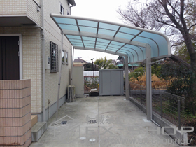 のカーポート レイナキャップポートグラン　積雪〜20cm対応＋着脱式ｻﾎﾟｰﾄ　標準・ﾊｲﾙｰﾌ兼用（2本入り）＋水平式物干し（ｶｰﾎﾟｰﾄ柱用） 2本入り　標準 施工例