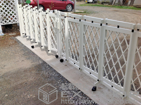 のカーゲート エクスライン伸縮ゲート4型 ノンレール 両開き 60W 施工例