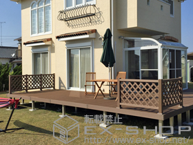 のウッドデッキ リウッドデッキ 200＋独立式リウッドステップ2型×2台＋リウッドデッキフェンス2型＜ラチス格子＞ 施工例