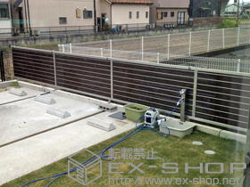 のフェンス・柵 ルシアスフェンスF02型 横目隠し 木調カラー 自由柱施工 施工例