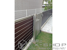 の門扉 ルシアス門扉CW02型 横目隠し 片開き アルミカラー 門柱使用 施工例