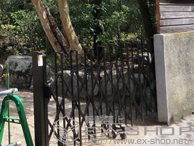 のカーゲート トリップゲート RA型 ノンレール 片開き 27S（錠無し） 施工例