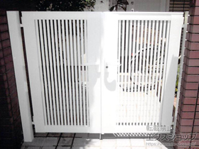 の門扉 ライシス門扉 2型 細たて桟 両開き 柱使用 施工例