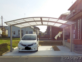 のカーポート プレシオスポート ワイド 積雪〜20cm対応＋収納式物干し 2型　2本入り×1セット 施工例