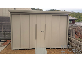 の物置・屋外倉庫 Mr.ストックマンダンディ 一般型 結露減少型(ND-Z3222 W)＋スロープ 1セット 施工例