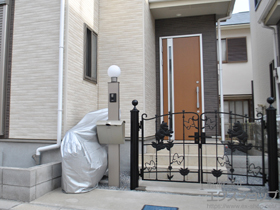 の門扉 ディズニー門扉プーさんA型 両開き 丸門柱式 施工例