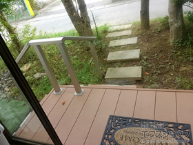 のウッドデッキ リウッドデッキ 200＋階段式リウッドステップ5型 Sタイプ 2段＋シンプルモダンデッキフェンス1型＋ステップ補助用フェンス 施工例