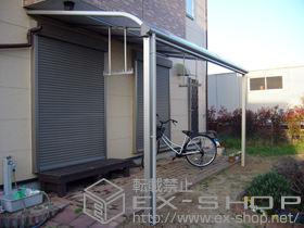 のテラス屋根 ヴェクターテラス R型 テラスタイプ 単体 積雪〜20cm対応＋ヴェクターテラス用物干しセット　吊り下げ式 ロング2本入り×1セット 施工例