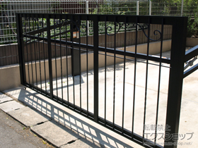 のカーゲート オーバードアS ラフィーネタイプ 手動式＋補助ロックセット 施工例