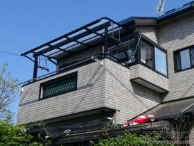 のバルコニー・ベランダ屋根 ライザーテラスII R型 1500 屋根タイプ 単体 積雪〜50cm対応＋吊下げ物干し 施工例