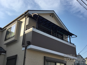 のバルコニー・ベランダ屋根 プレシオステラス R型 1500 屋根タイプ 連棟 積雪〜50cm対応＋吊り下げ物干し 施工例