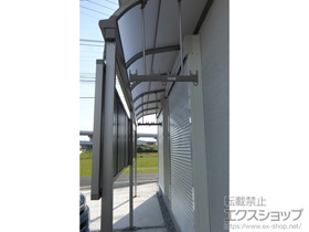 のテラス屋根 ライザーテラスII R型 テラスタイプ 単体 積雪〜20cm対応＋吊り下げ物干し＋前面スクリーン 1段仕様 施工例