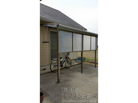 のテラス屋根 ライザーテラスII F型 テラスタイプ 単体 積雪〜20cm対応＋吊り下げ物干し 標準2本入り×1セット＋前面スクリーン1段 施工例