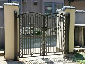 の門扉 フェスタB型 両開き　柱使用 施工例