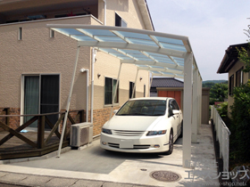 のカーポート レイナポートグラン 縦連棟　積雪〜20cm対応+着脱式サポート 標準・ハイルーフ兼用 2本入り×2セット 施工例