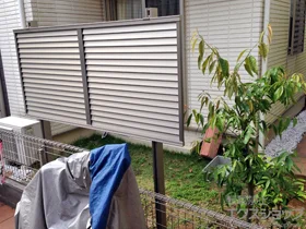 LIXIL リクシル(TOEX)のフェンス プレスタフェンス8型 フリーポールタイプ<多段柱仕様> 施工例