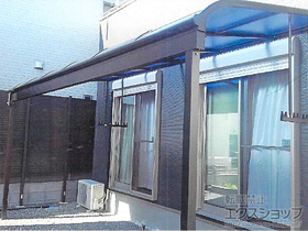のテラス屋根 ヴェクターテラス R型 テラスタイプ 単体 積雪〜20cm対応＋吊り下げ式物干し ロング 2本入×1セット 施工例