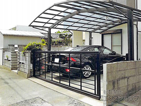 のカーゲート ルシアスアップゲートワイド 1型 横格子 手動 施工例