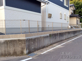 のフェンス・柵 ハイグリッドフェンスN8型 フリーポールタイプ 施工例