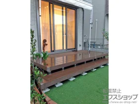 YKKAPのウッドデッキ リウッドデッキ 200＋リウッドデッキ用 段床 1段(正面+片側面タイプ) 施工例