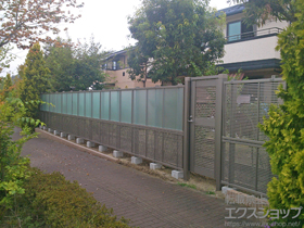 のフェンス・柵 ライシスフェンス 上段:P型/下段:1型  多段柱仕様（2段） 施工例