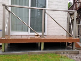 YKKAPのウッドデッキ リウッドデッキ 200＋リウッドステップ5型 Sタイプ(2段)＋シンプルモダンデッキフェンス3型＜斜格子タイプ＞ 施工例