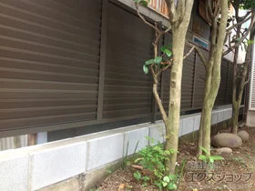 LIXIL リクシル(TOEX)のフェンス プレスタフェンス 8型 横ルーバー フリーポールタイプ 施工例