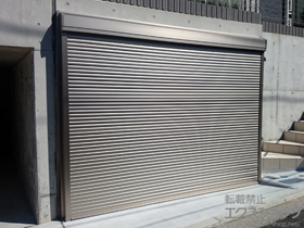 のガレージシャッター ガレージシャッタークワトロ 電動式 外部付タイプ 施工例