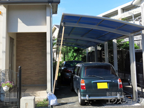 のカーポート レイナポートグラン 縦連棟　積雪〜20cm対応＋着脱式サポート 標準・ハイルーフ兼用 2本入り×2セット 施工例