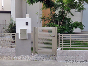 の門扉 ニューカムフィ1型 横細格子 片開き 門柱タイプ 施工例