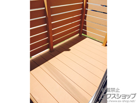 のウッドデッキ リウッドデッキ 200＋リウッドデッキフェンス3型＜横スリット＞ 施工例