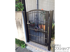 の門扉 キャスティナF型 片開き 角門柱使用 施工例