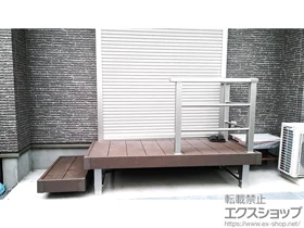 YKKAPのウッドデッキ リウッドデッキ 200＋独立式 リウッドステップ2型＋シンプルモダンデッキフェンス 2型＜横格子2本タイプ＞ 施工例