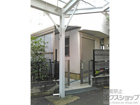 のテラス屋根 ライザーテラスII F型 テラスタイプ 単体 積雪〜20cm対応 + 前面スクリーン 2段仕様 + 側面ランマパネルF型用 左右セット + 前面スクリーン用 ふさぎ材 施工例