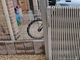 のフェンス・柵 ハイグリッドフェンスN8型 フリーポールタイプ 施工例