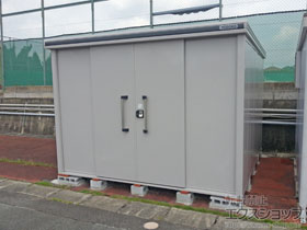 の物置・屋外倉庫 エルモ 一般型(LMD-2929 CB) + エルモ オプション 小窓A型 施工例