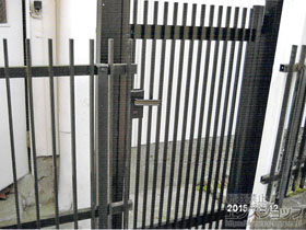 の門扉 ハイ千峰 片開き　柱使用 施工例