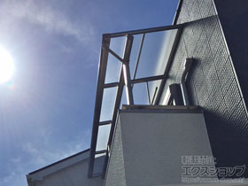 のバルコニー・ベランダ屋根 ヴェクターテラス F型 屋根タイプ 単体 積雪〜20cm対応＋吊り下げ式物干し 標準 2本入り×1セット 施工例