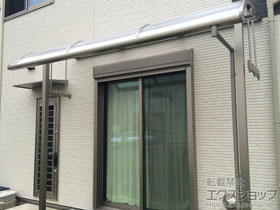 のテラス屋根 ライザーテラスII R型 テラスタイプ 単体 積雪〜20cm対応+吊り下げ物干し 標準 2本入り×1セット 施工例