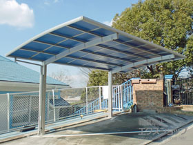 のカーポート レイナポートグラン　積雪〜20cm対応＋着脱式サポート 標準・ハイルーフ兼用 2本入り×1セット 施工例